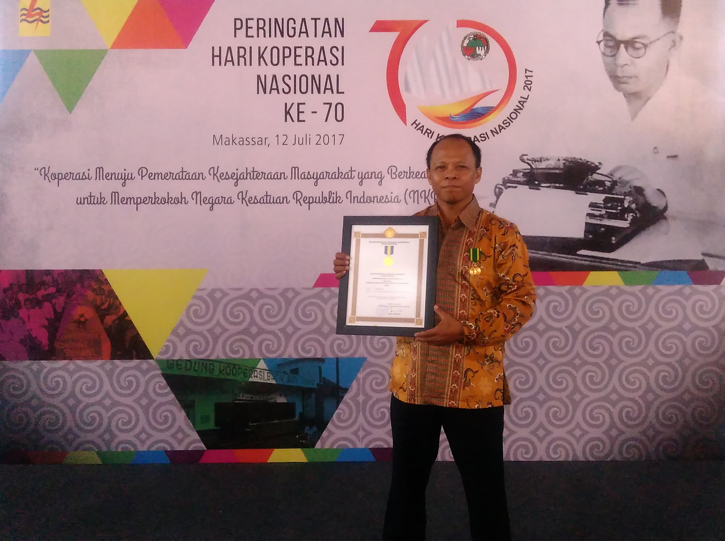Penghargaan Bhakti Koperasi dan UKM oleh Menteri Koperasi dan UKM Tahun 2017