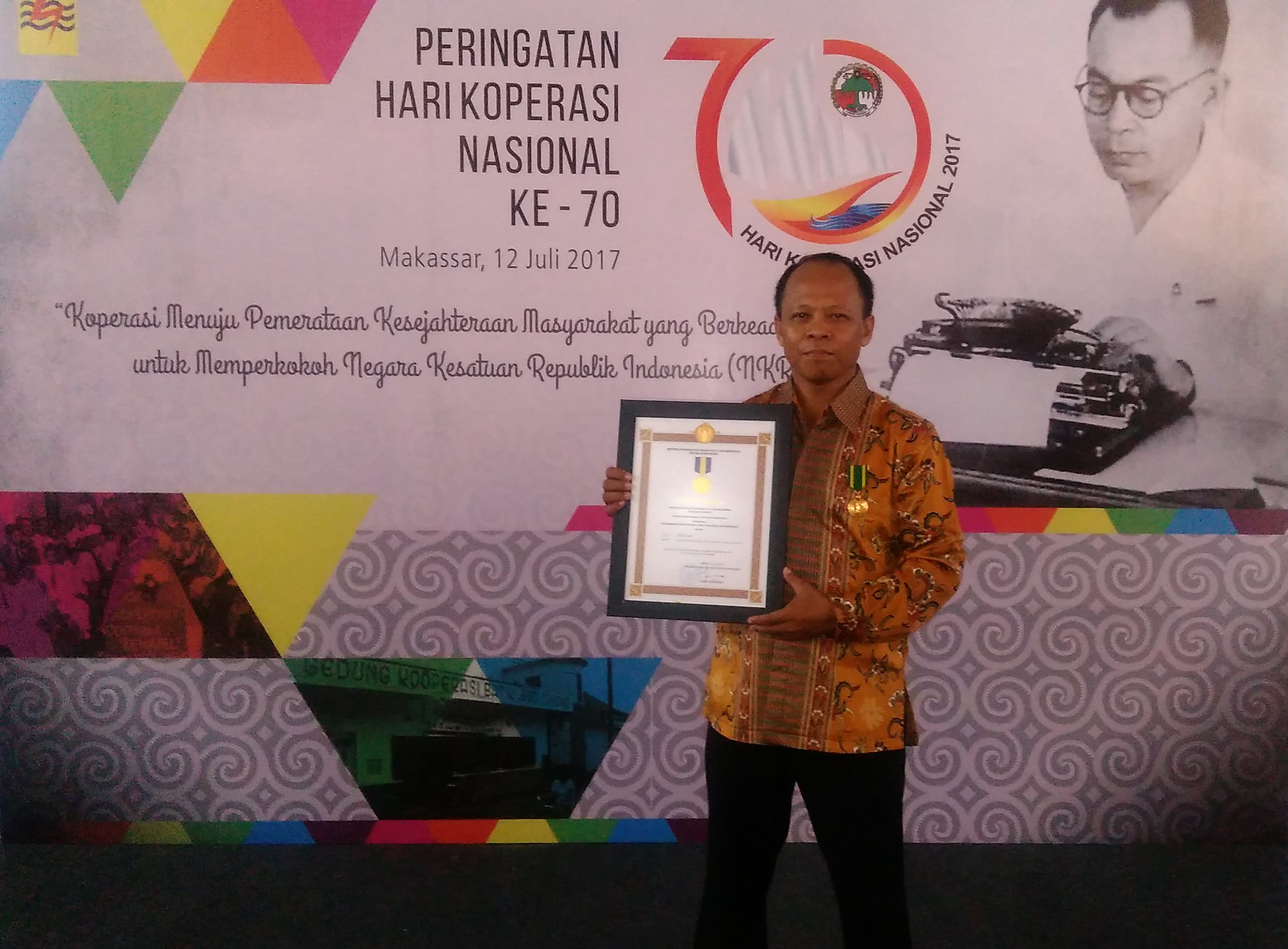 Penghargaan Bhakti Koperasi dan UKM oleh Menteri Koperasi dan UKM Tahun 2017